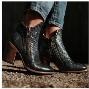 FreeBird Bowie black navy ankle boots size 9